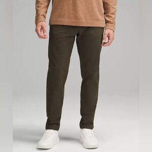 Lululemon ABC Slim-Fit Trouser 30L
Stretch Cotton VersaTwill